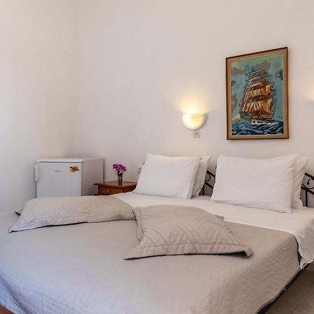 Regina Hotel Skopelos Town Exterior photo